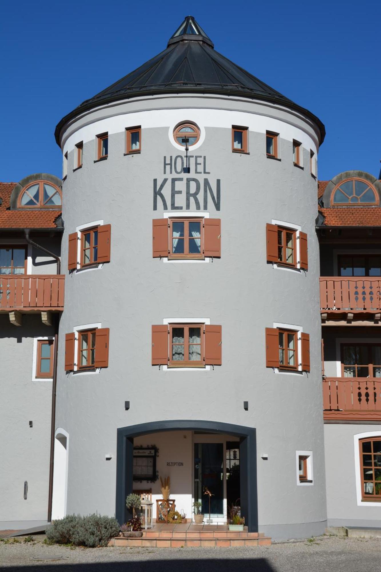 Hotel Garni Kern Halfing Esterno foto