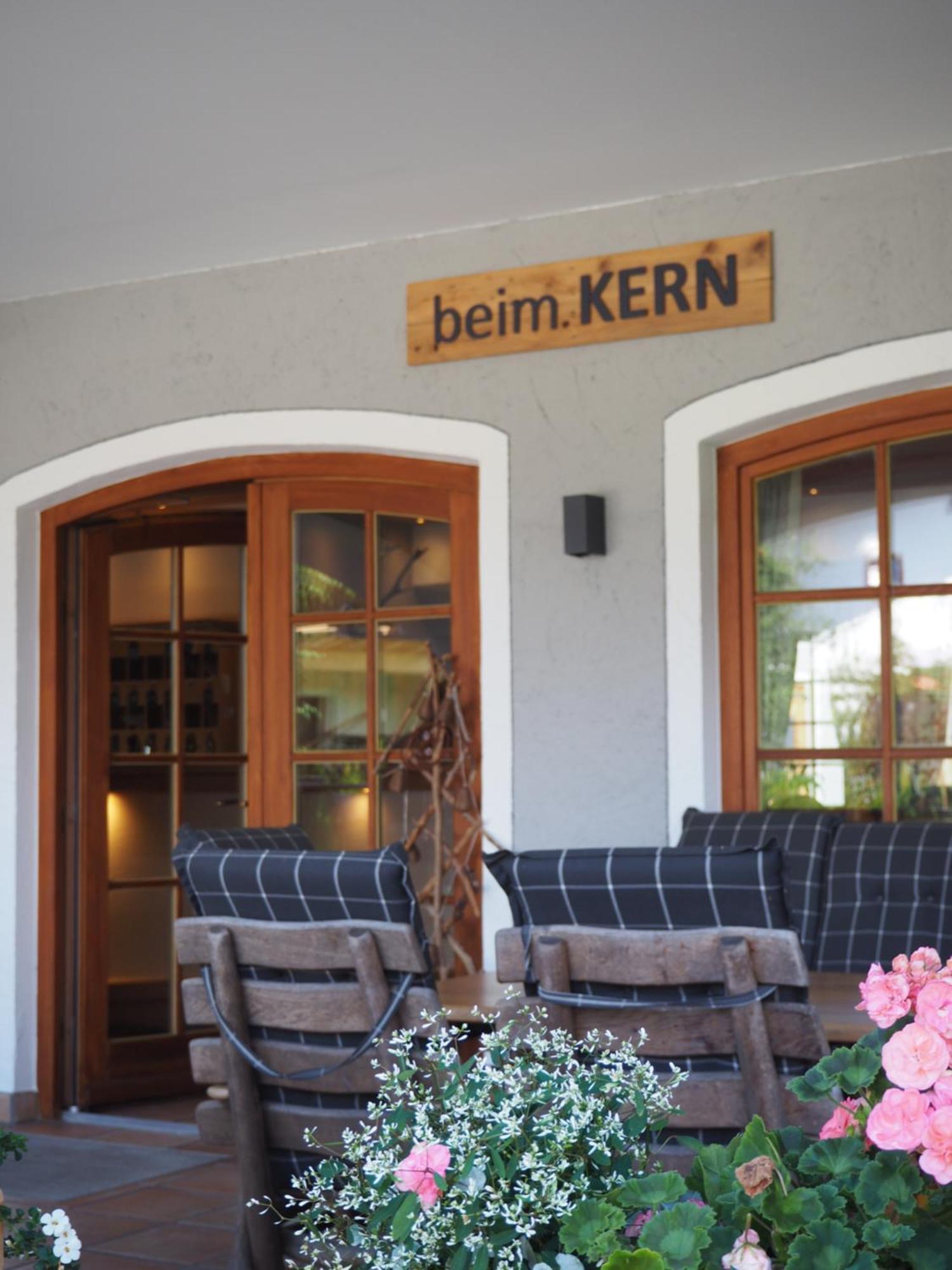 Hotel Garni Kern Halfing Esterno foto